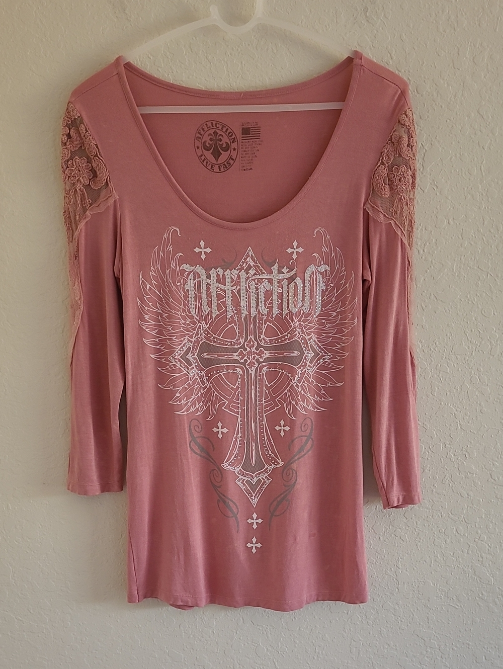 Affliction Dusty Rose Lace-Sleeve Graphic Long Sleeve Top Sz. M Vintage.